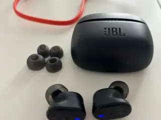 JBL Tune trådløse in-ear høretelefoner sort
