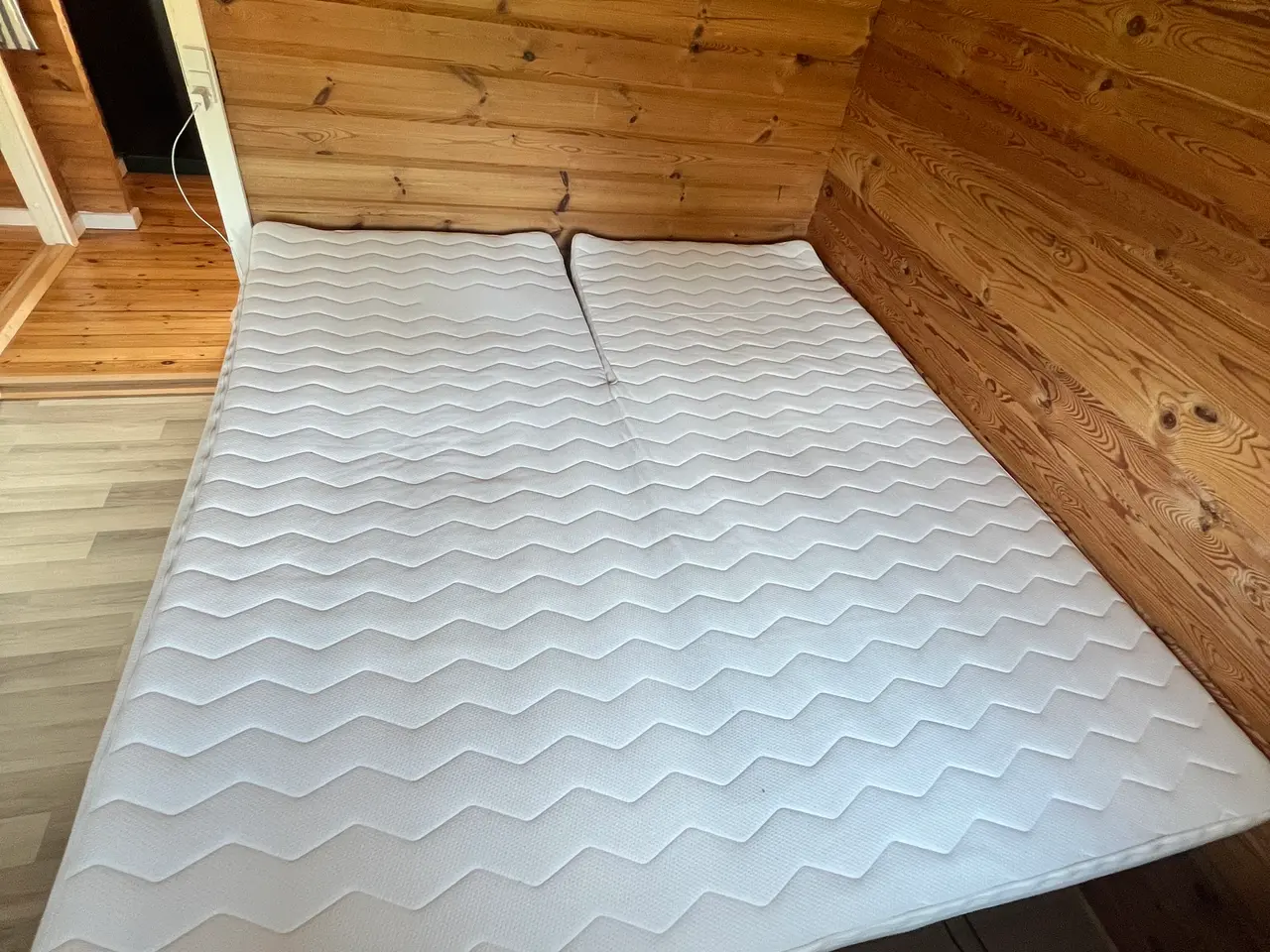 Billede 2 - Elevations senge med madras og latex topmadras 