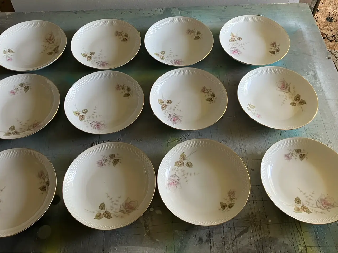 Billede 5 - Blomstret porcelænsstel med tallerkener, kopper og