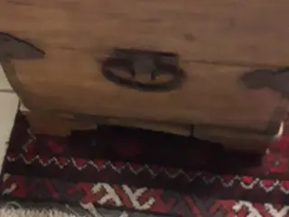 Gl. Fyrretræ kiste med flad låg