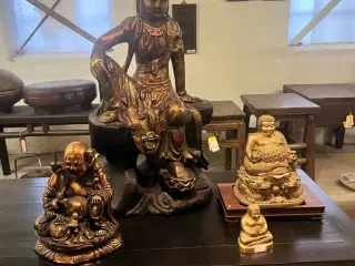 Kinesisk .Forgyldt træfigur Quan Yin  h. 61 cm. 