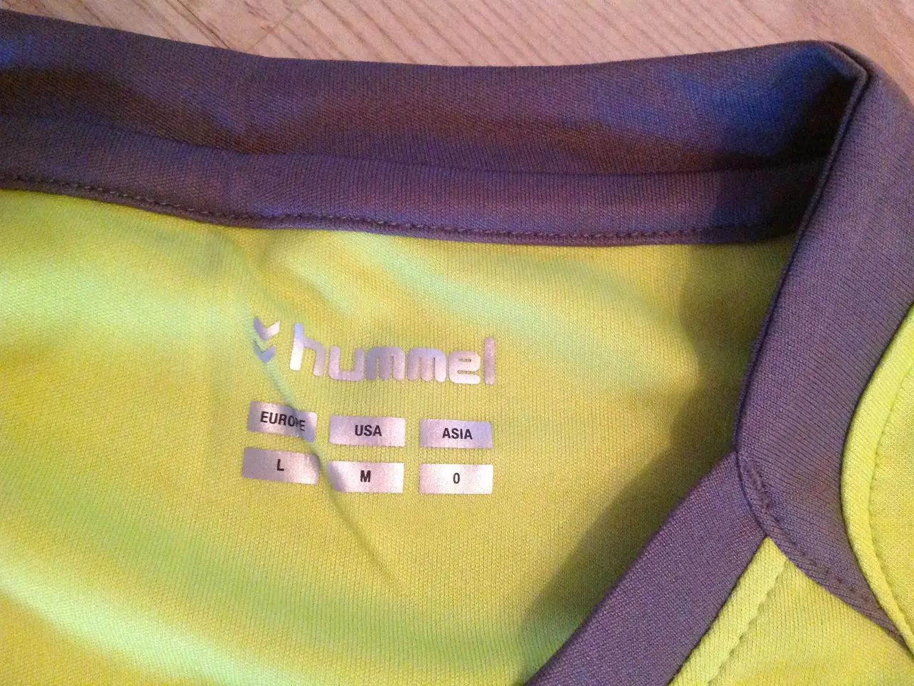 Billede 2 - Løbe T-shirt mrkt. Hummel