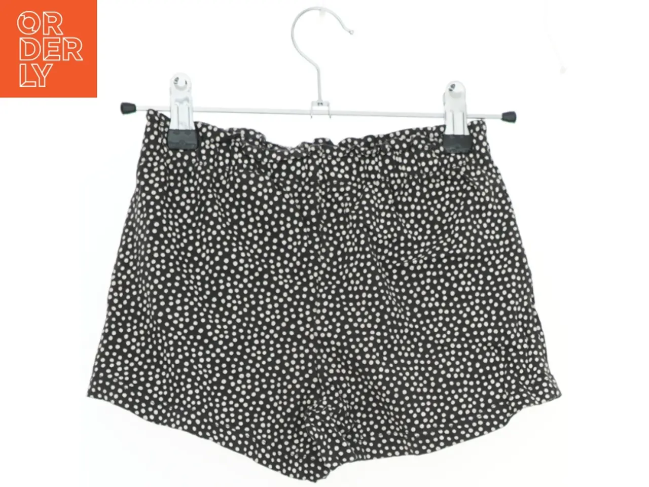 Billede 2 - Sort shorts med hvide prikker fra H&M (str. 110)