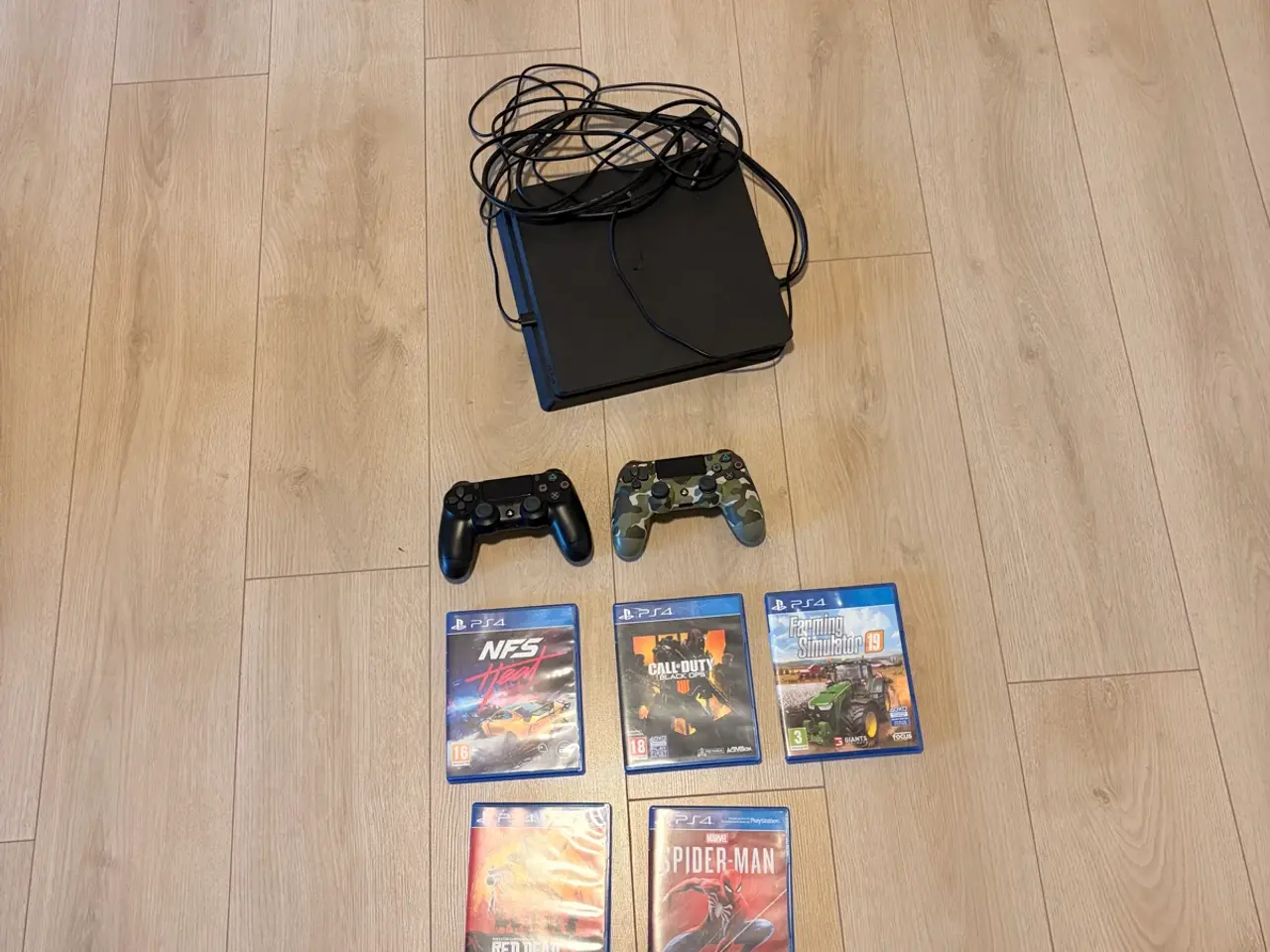 Billede 1 - PlayStation 4 + spil og 2 kontrollere