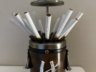 Flot gammel mekanisk cigaretholder fra 60’erne