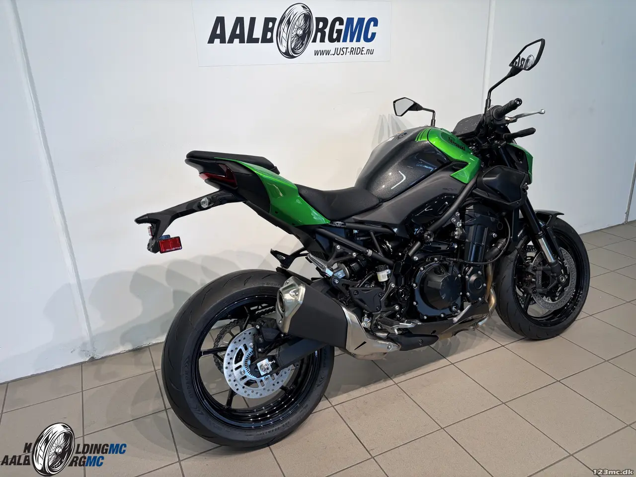Billede 4 - Kawasaki Z 900 Candy Lime Green / Metallic Carbon Gray