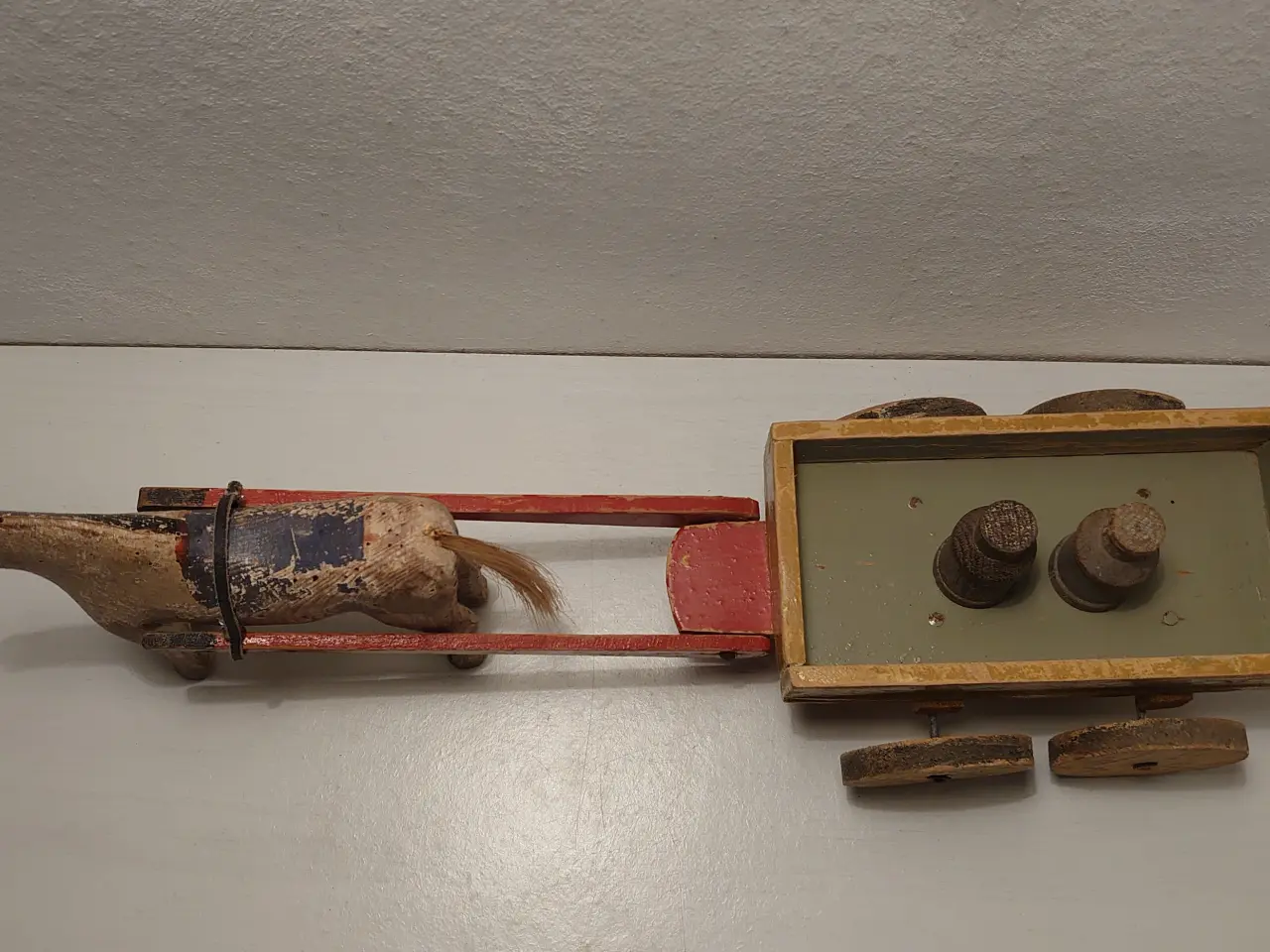 Billede 2 - Fængselslegetøj: Hest med vogn mm. Ca 1930. L 45cm