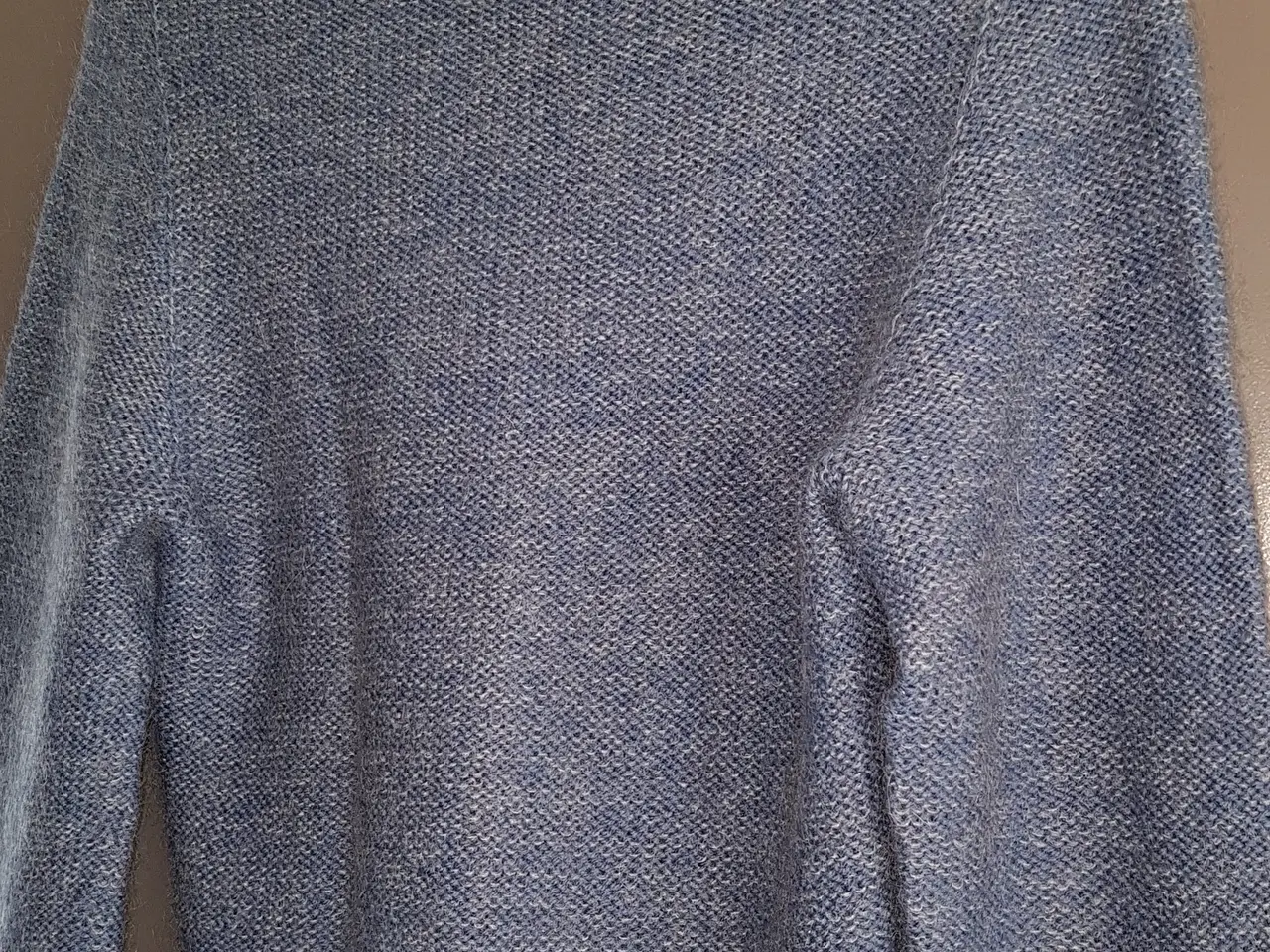Billede 2 - Varm og blød strikket sweater med V-hals
