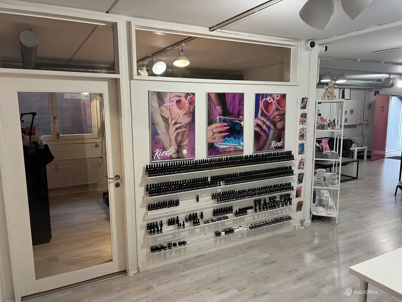 Billede 7 - 150 meter fra S-tog - offentlig parkering foran lejemål