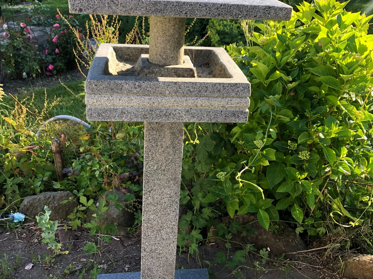 Billede 2 - Marmor fuglefoder hus grå