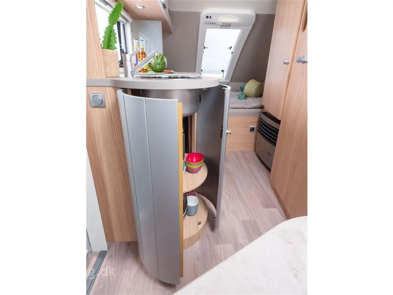 Billede 12 - 2024 - Tabbert T@b L 400 Basic   Populær lille kørevogn med fast dobbeltseng og toilet.