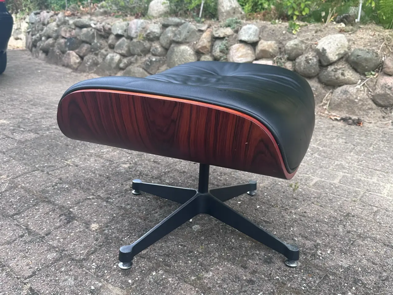 Billede 2 - Ottoman Eames inspireret i læder
