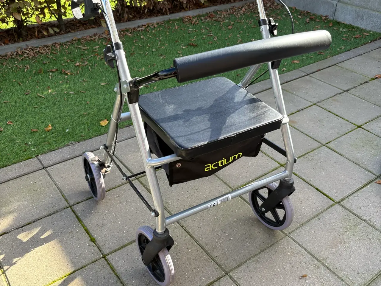 Billede 2 - Rollator Impala Bred m/kurv
