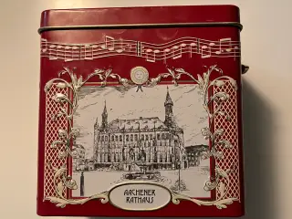 Gamle Dåser/ bøtter.