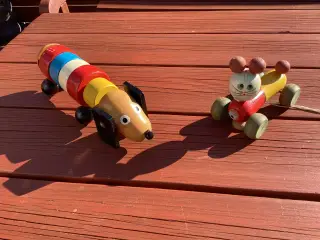 Ældre træk legetøj hund og kat i træ