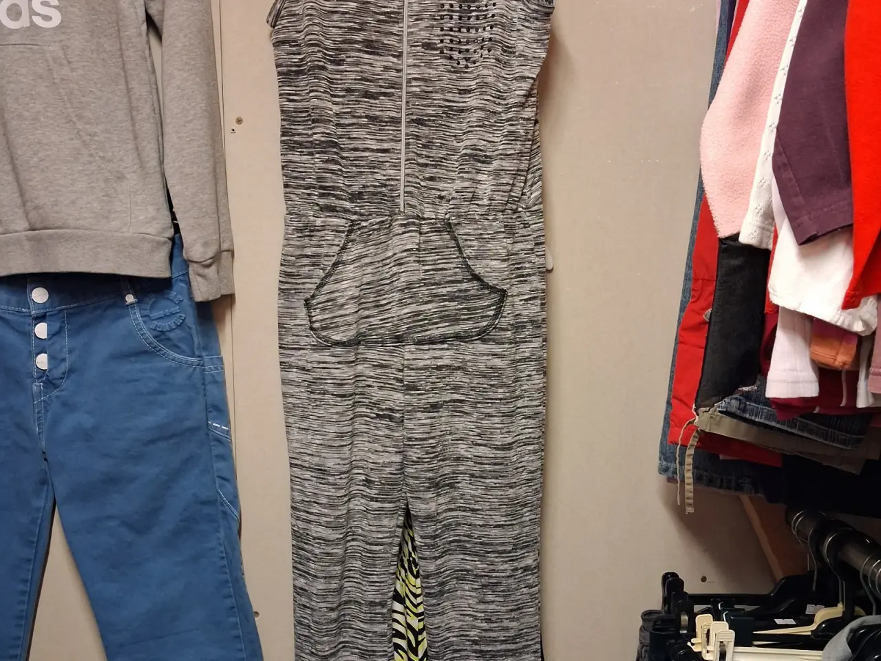 Billede 3 - Pige Jumpsuit / Buksedragter str. 146