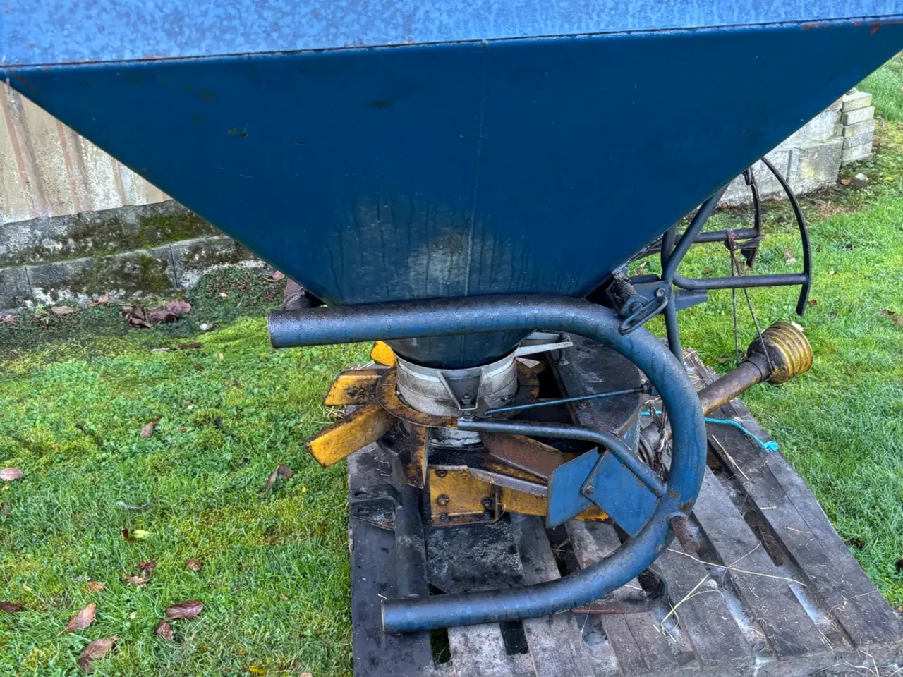 Billede 3 - Bøgballe 700kg gødningsspreder