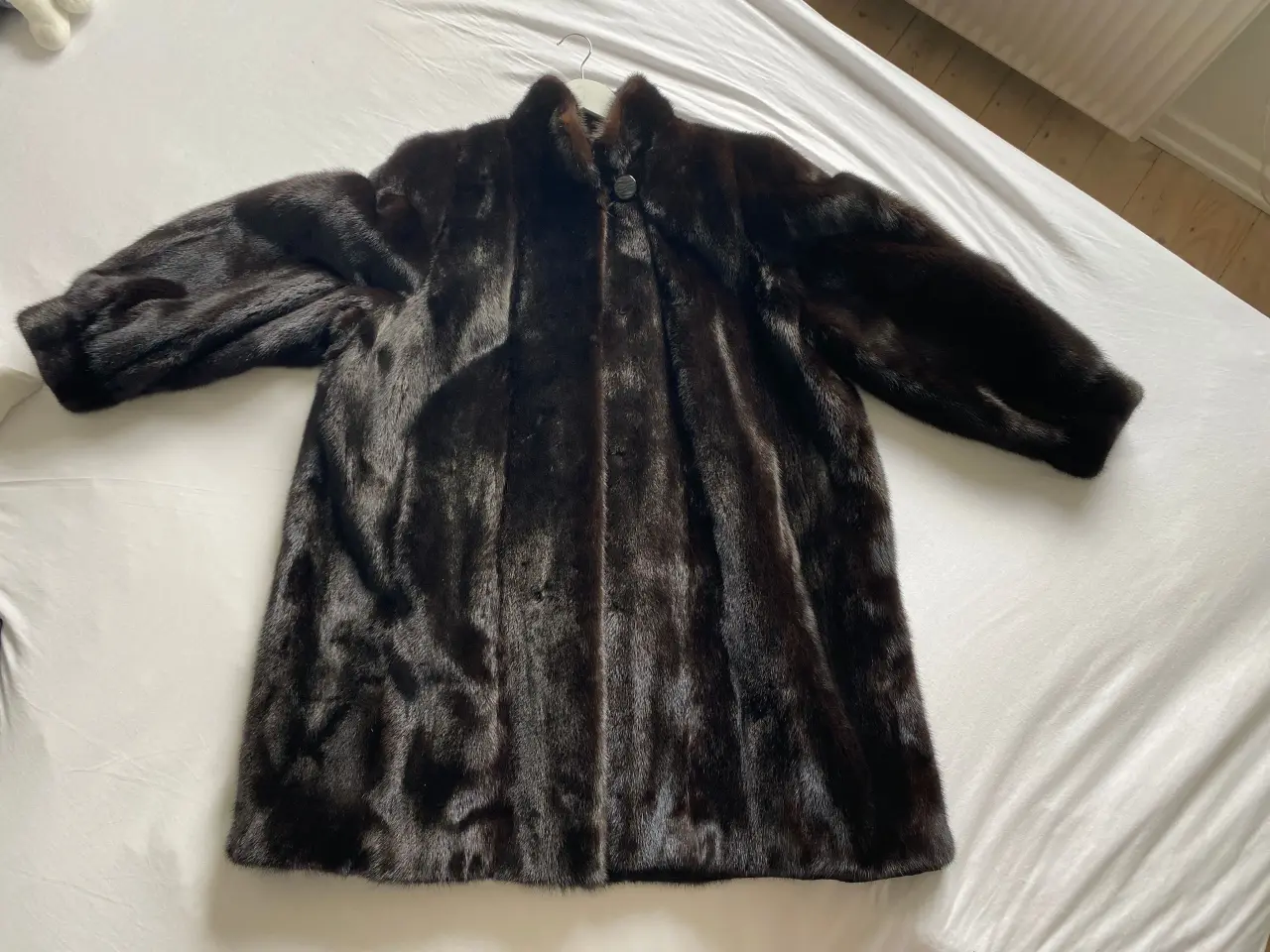 Billede 1 - Mink pels str. 42, SAGA ikke brugt, sort/brun frv.