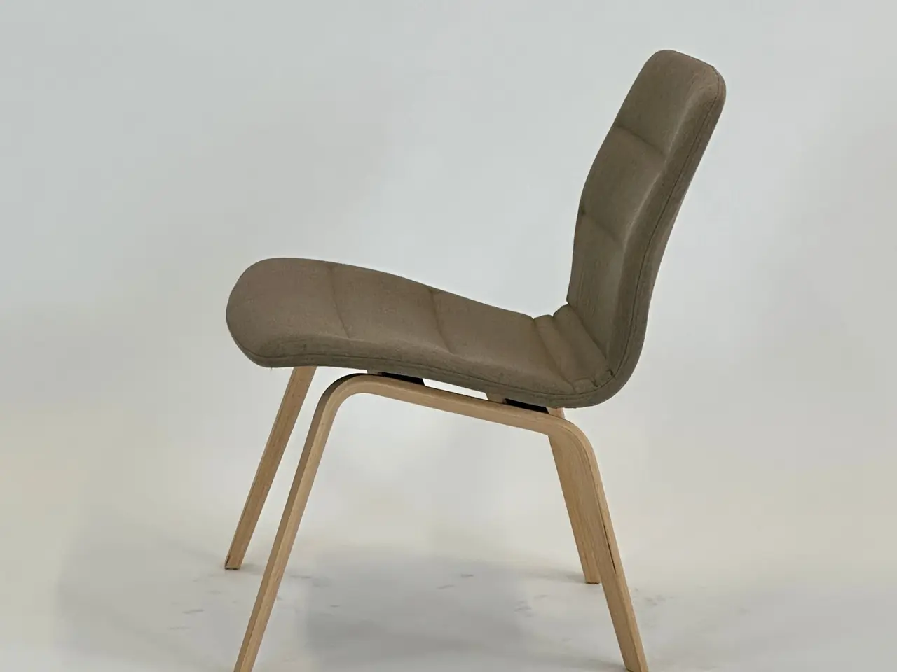 Billede 4 - Magnus Olesen Butterfly lounge Loungestol – Grå med Træ Stel
