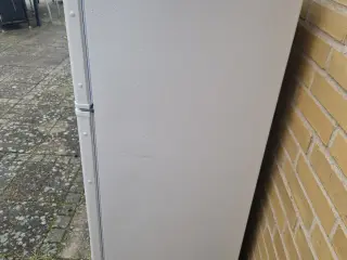 Kølefryseskab med skade 