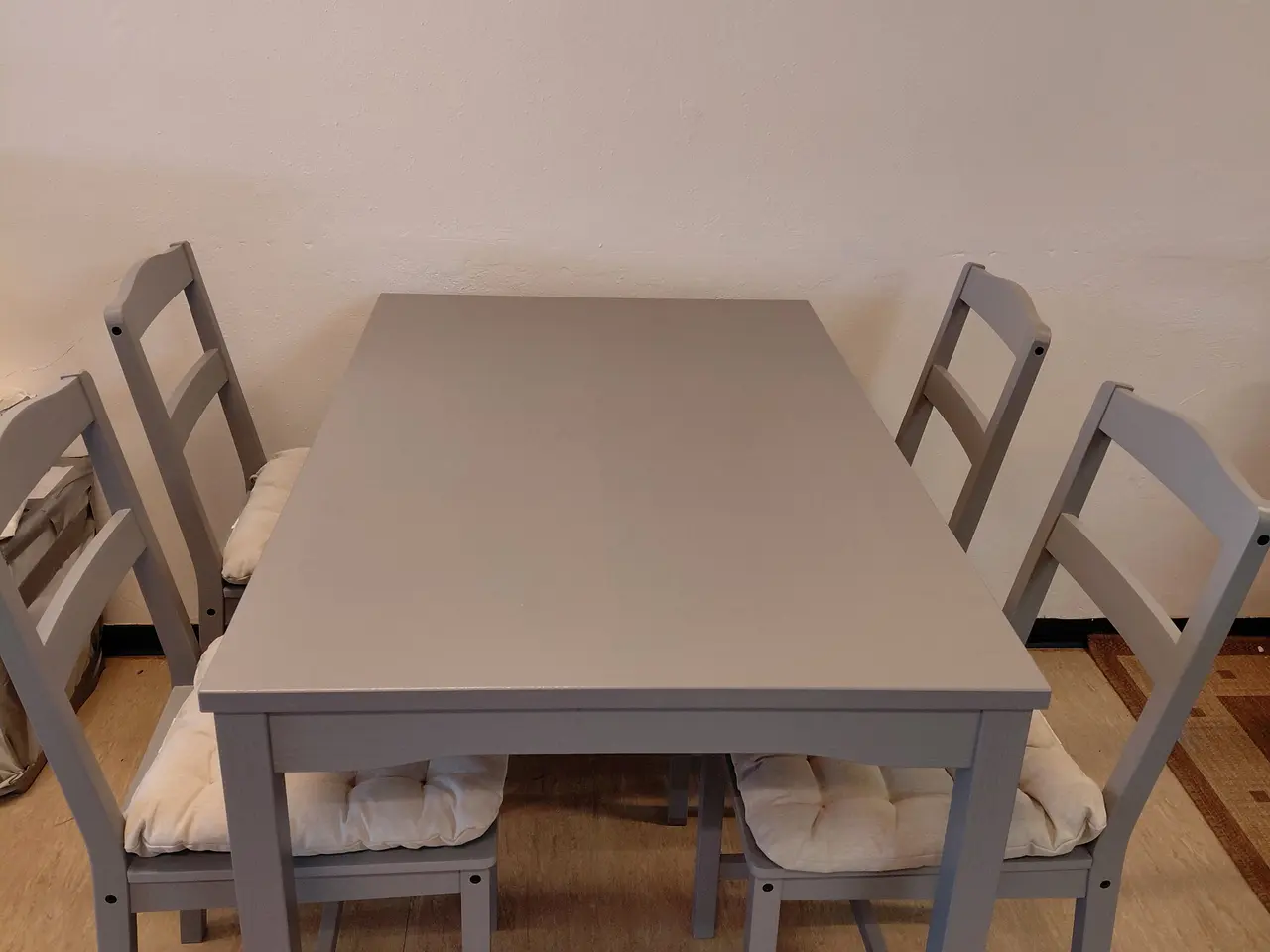 Billede 1 - Grå spisebord fra Ikea