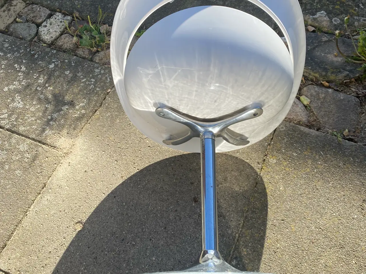 Billede 3 - Italienske hvide Tina stole plastik/metal