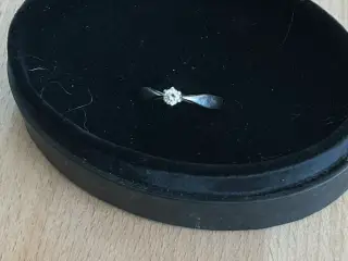 Wesselton ring med diamant str 52