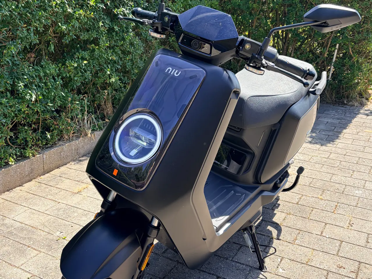 Billede 1 - 2026 NIU NQiX 150, Sort - 30 km/t el-knallert