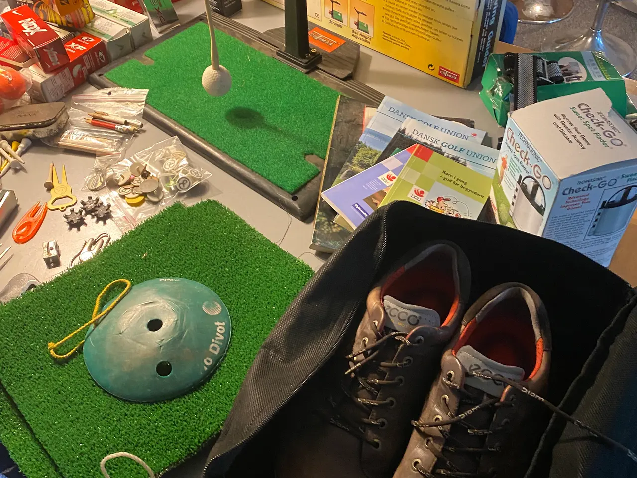 Billede 10 - 2 golfsæt og masser af udstyr.