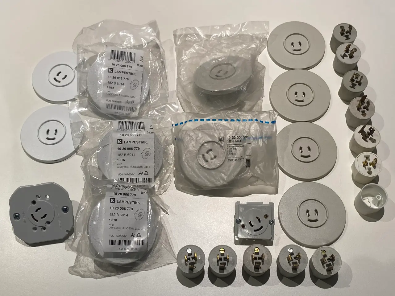 Billede 1 - Lampestik + Lampestikprop, LK