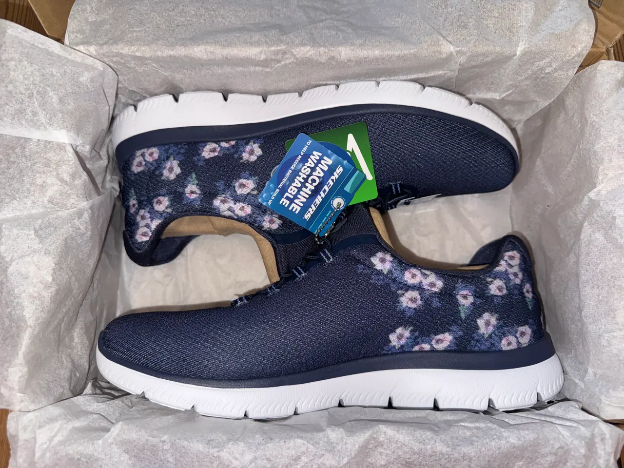 Billede 3 - Sjældne Skechers, flot dekoreret med blomster
