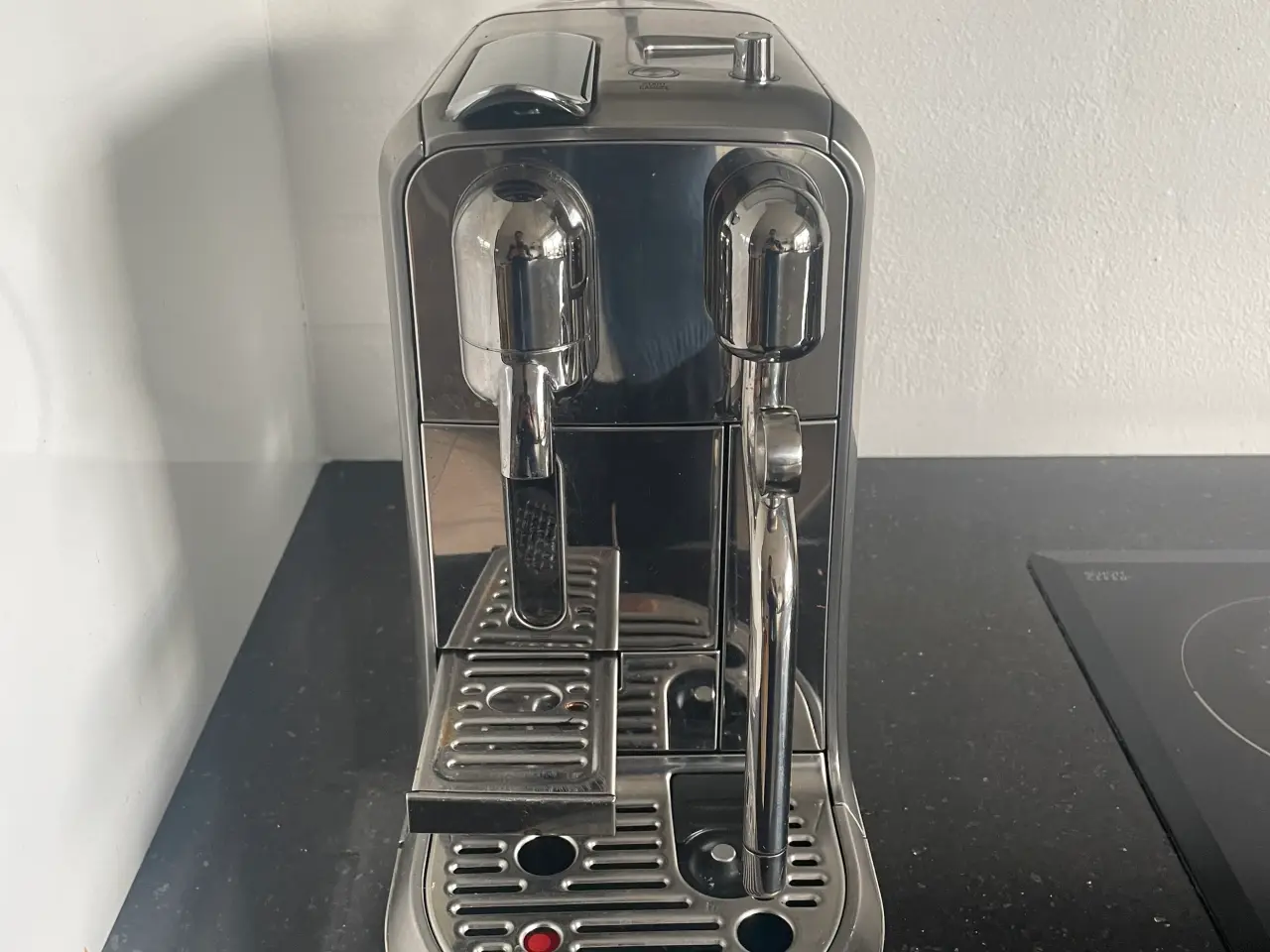 Billede 1 - Nespresso Plus Kaffemaskine, Børstet Stål