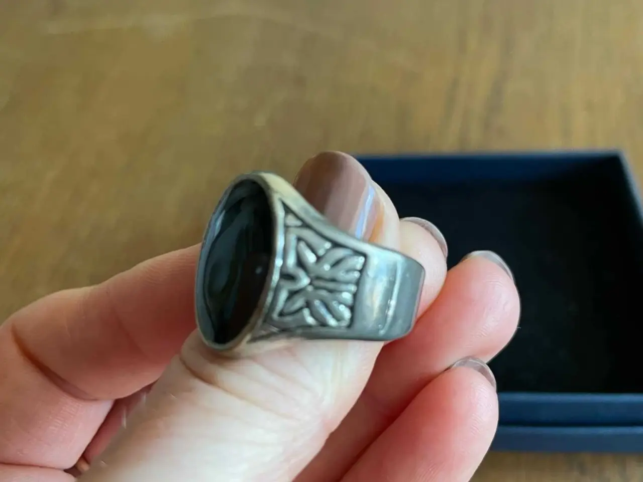 Billede 3 - Vintage herre ring stål med sort sten. Indvendig m