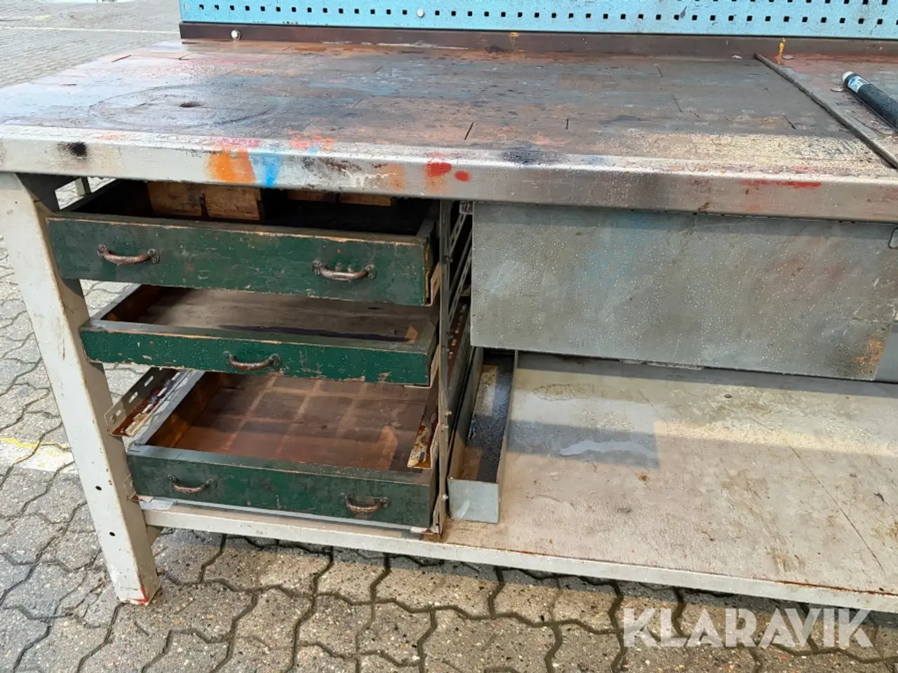 Billede 12 - Arbejdsbord med skuffer og lampe