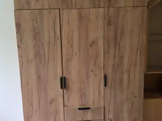 Garderobe skab Jenslev + overskab.