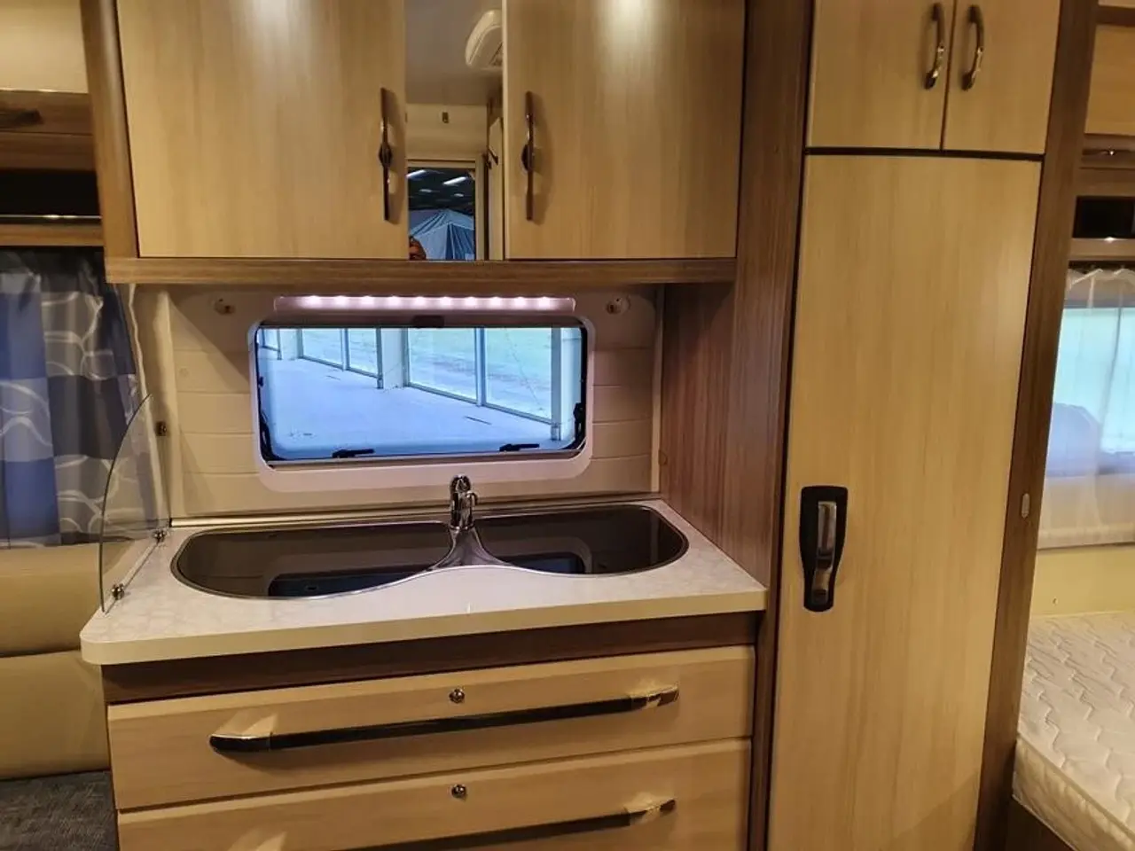 Billede 4 - Campingvogn - Hobby de luxe 460 UFe 2016