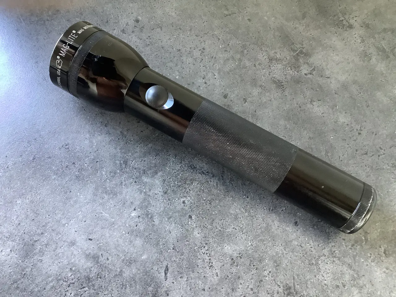 Billede 1 - MAG LITE bruger 2 batterier 