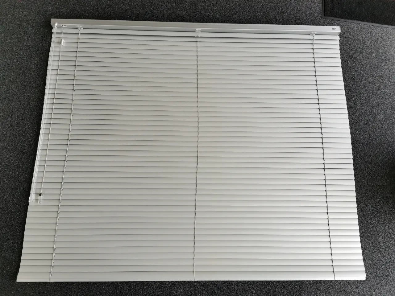 Billede 1 - Luxaflex persienne med brede lameller