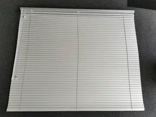 Luxaflex persienne med brede lameller