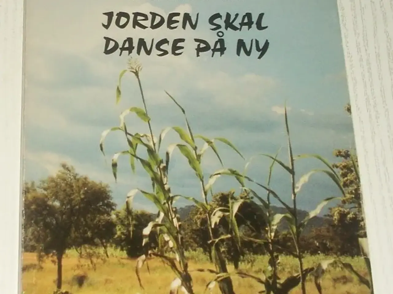 Billede 1 - Bog, Jorden skal danse på ny