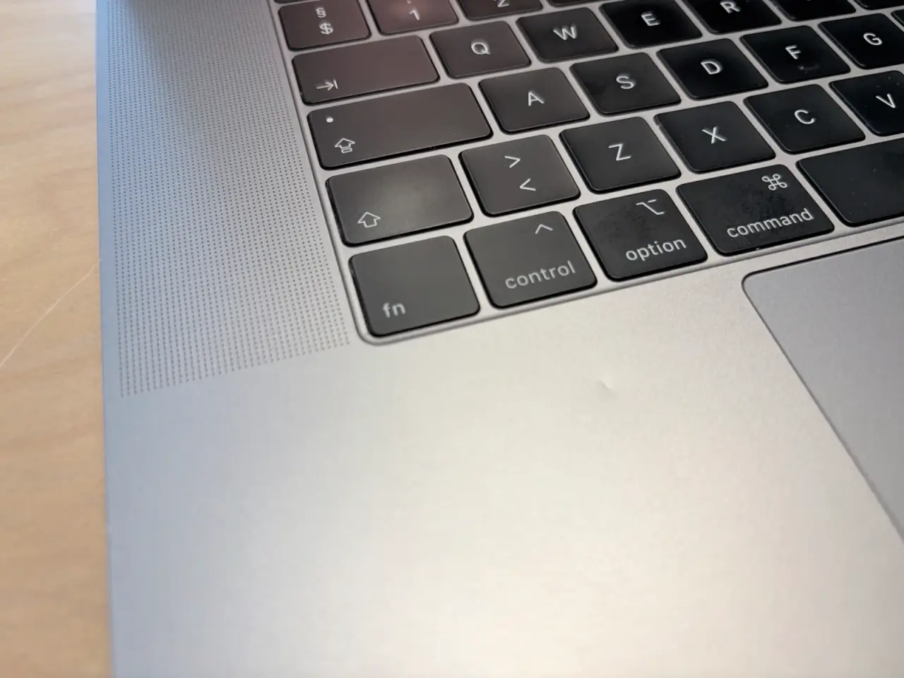 Billede 5 - MacBook Pro (15", 2018) – Space Gray – 80% batteri
