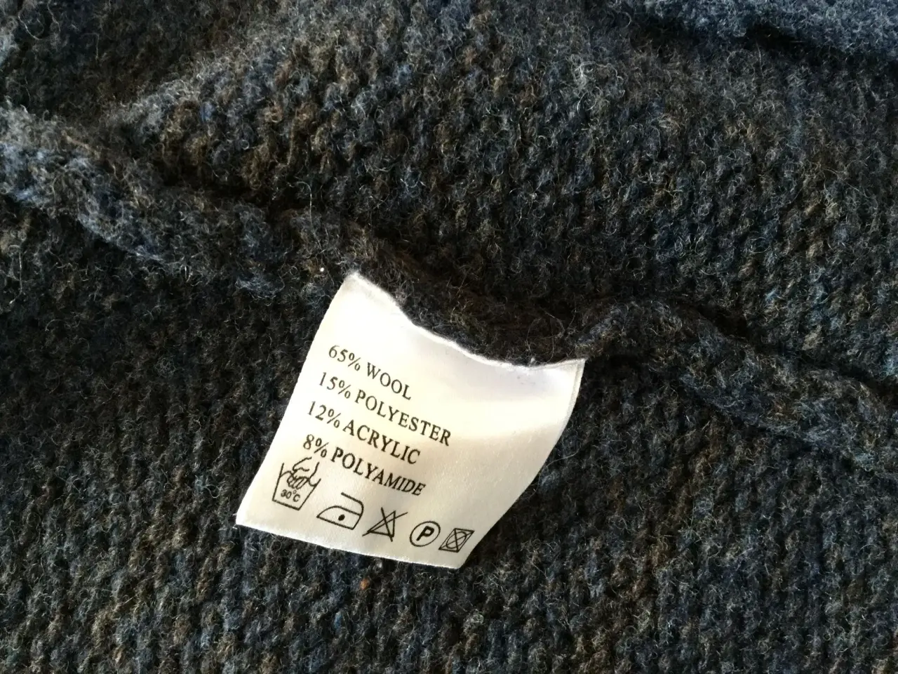 Billede 5 - Varm uldtrøje / cardigan MICHA 65 % uld str. 40