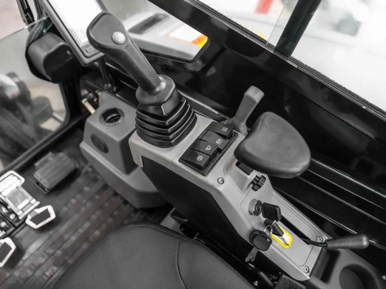 Billede 7 - Bobmaster Ultimate diesel minigraver - 2,7 tons med drejearm og joystick, inkl. skovlsæt