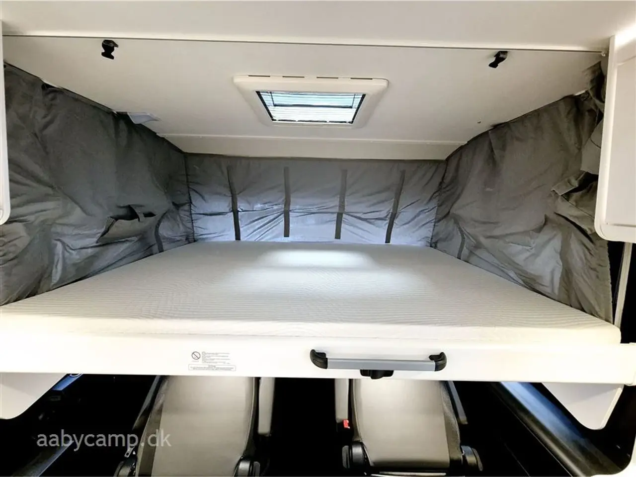 Billede 9 - 2024 - SunLight I 69 L Adv. Edition Aut. gear   Automatgear. markise. batteri. Queensbed. p-sensor for og bag. Bemærk Kun 8000 Km!!!