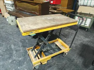 Saksebord VIRKEDE DA DER SKULLE TAGES BILLEDER. VIRKEDE IKKE BAGEFTER I LØFTEFUNKTIONEN.