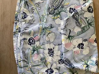 Vintage dug til rundt bord med blomsterprint