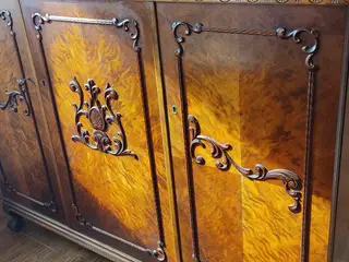 Antik Skab