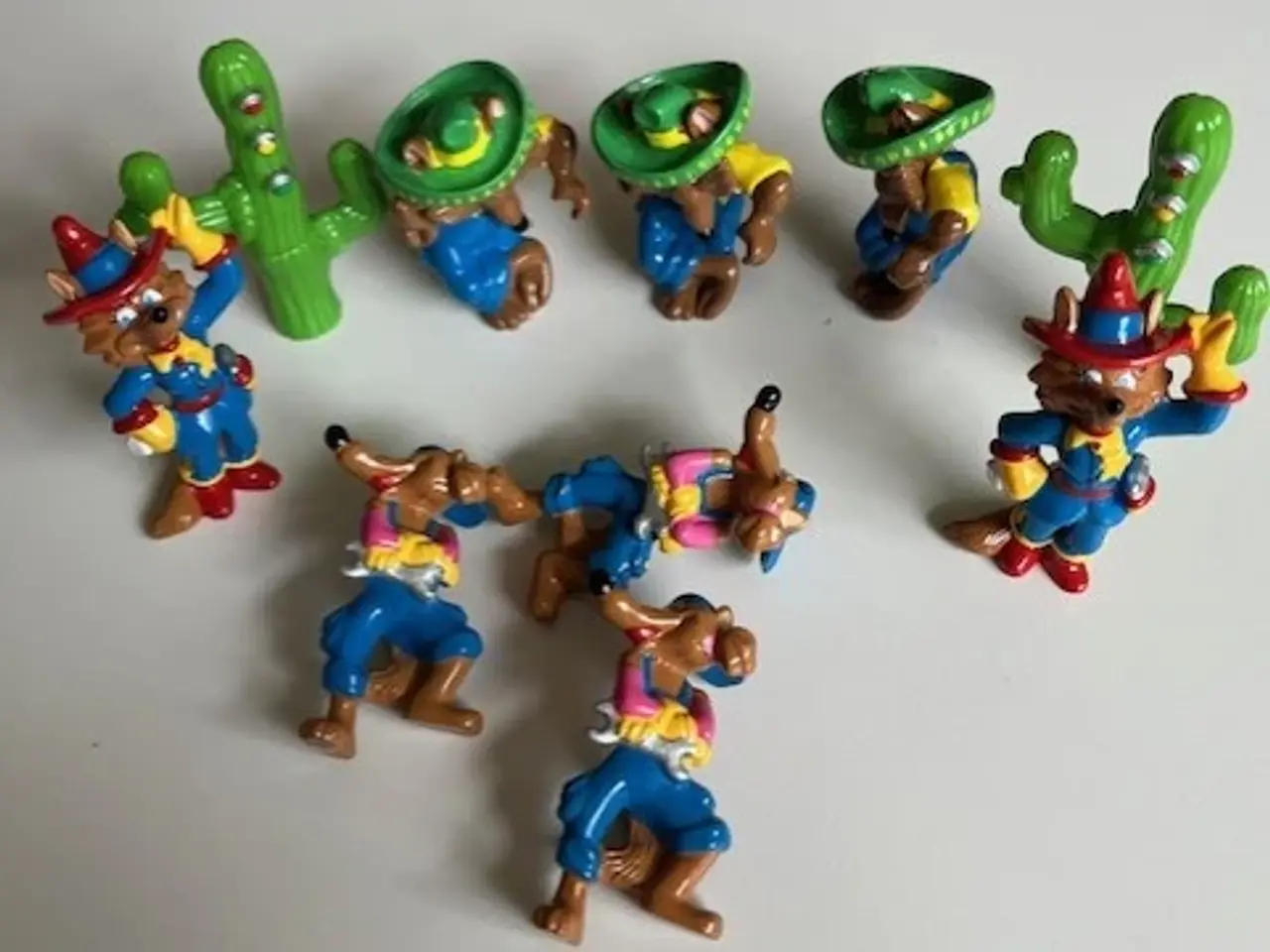 Billede 2 - små figurer ved ikke hvad de hedder