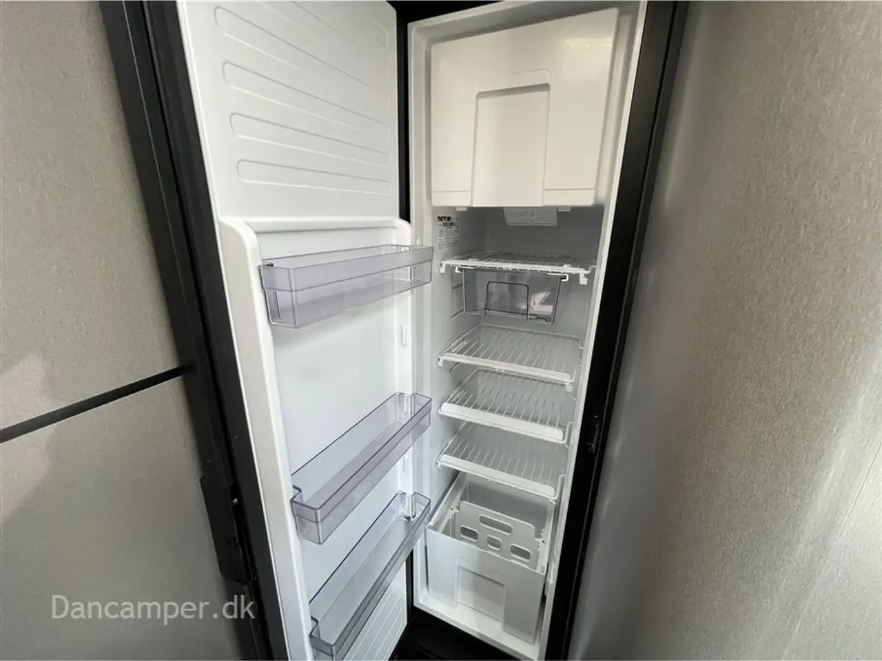 Billede 27 - 2024 - Chausson X650 Exclusive line   TILBUDSPRIS kr. 999.900,- SPAR kr. 50.000,- Camper med stor Lounge og siddegruppe, 9-trins automatgear, sænkeseng, stor garage, specialfælge, Connect- og X-tilbehørspakke ,