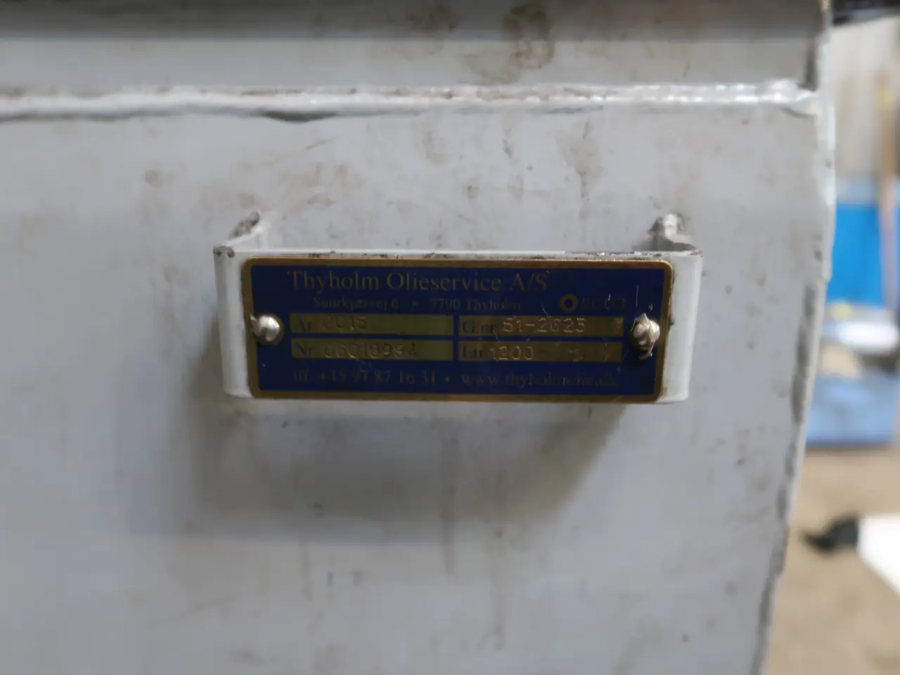 Billede 5 - Indbygget olietank med bordplade, pumpesystem
